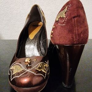 Elegant Brown and Gold Heels